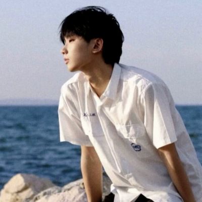 氛围感十足的帅气男生真人头像