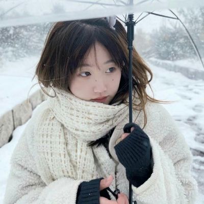 2026冬天雪中真人女生头像