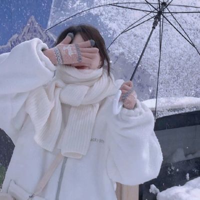 2026冬天雪中真人女生头像