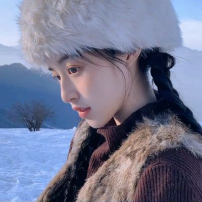 2026冬天雪中真人女生头像