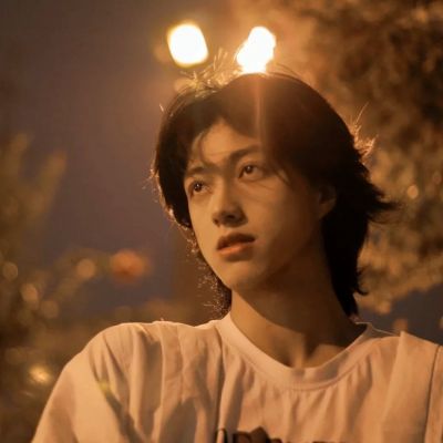 氛围感十足的帅气男生真人头像