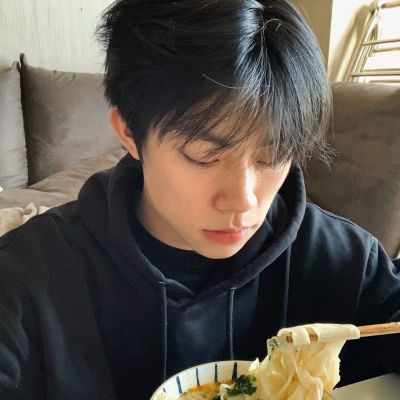 氛围感十足的帅气男生真人头像