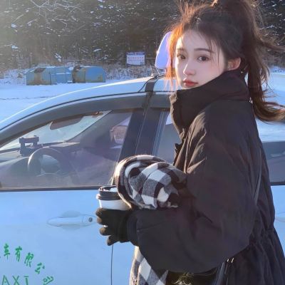 2026冬天雪中真人女生头像
