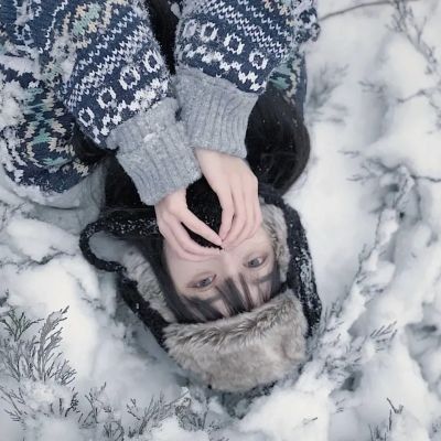 2026冬天雪中真人女生头像
