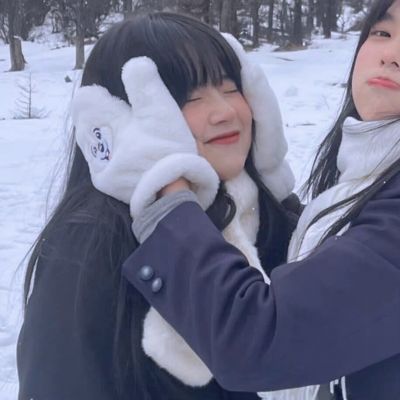 2026冬天雪中真人女生头像