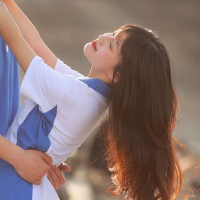 2026真人一左一右情侣头像