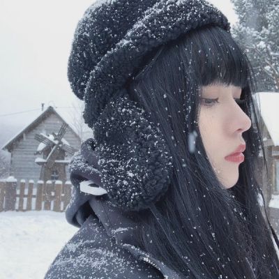 2026冬天雪中真人女生头像