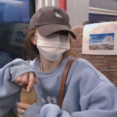 甜酷戴口罩女生微信头像