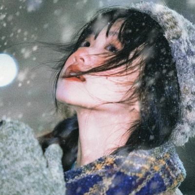 2026冬天雪中真人女生头像