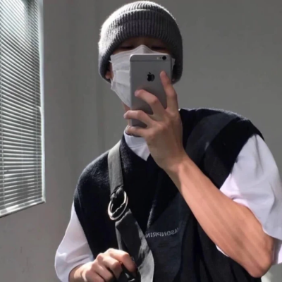 男头高冷手机控超酷图片