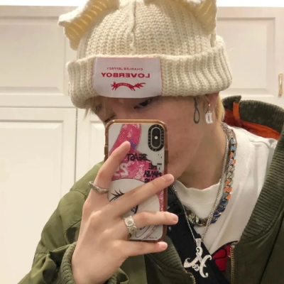 男头高冷手机控超酷图片