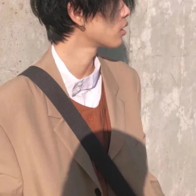 男头高冷手机控超酷图片