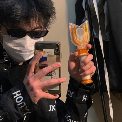 男头高冷手机控超酷图片