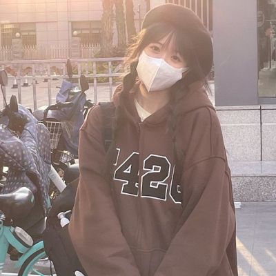2025小众真人女生头像图片