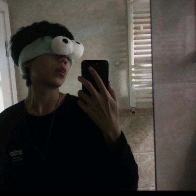 2025新式微信头像男生真人