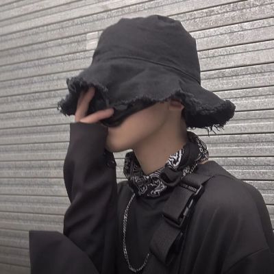 2025新式微信头像男生真人