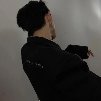 2025新款酷男生的头像图片