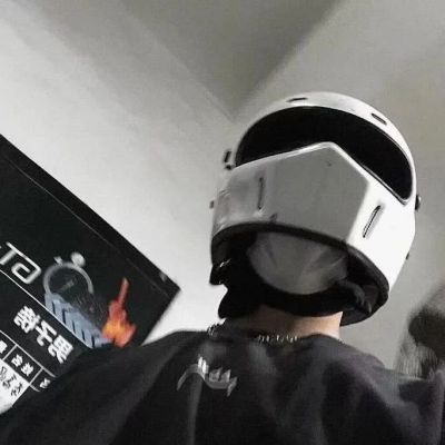 2025新式微信头像男生真人