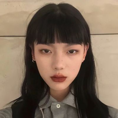 2025年时尚成熟女生的头像图片