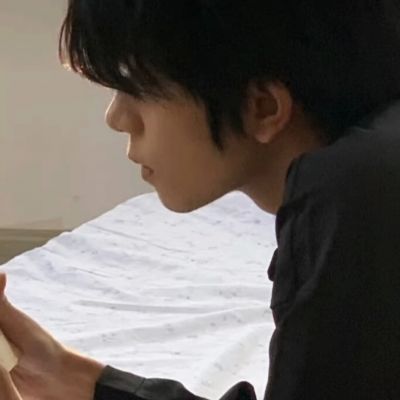2025孤独男头图片
