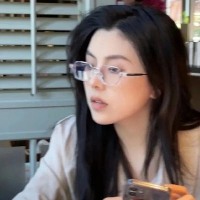 最火潮流头像2025好看女头图片