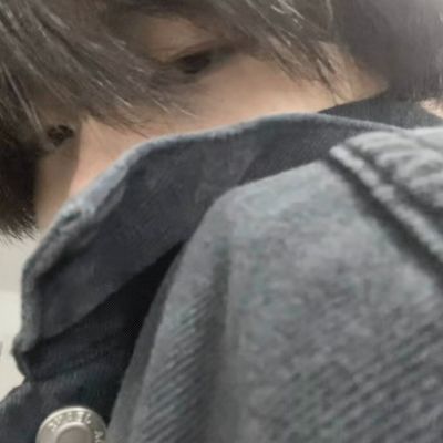 2025孤独男头图片