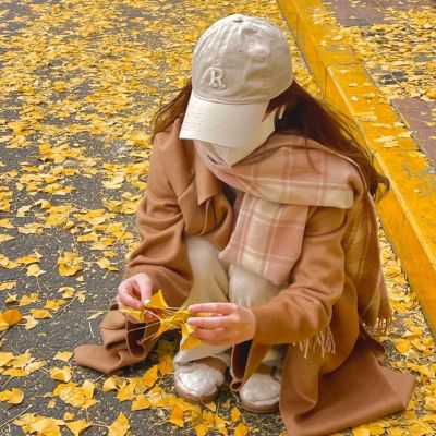 2025年时尚成熟女生的头像图片