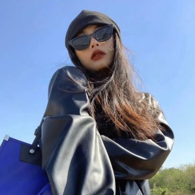 2025年时尚成熟女生的头像图片