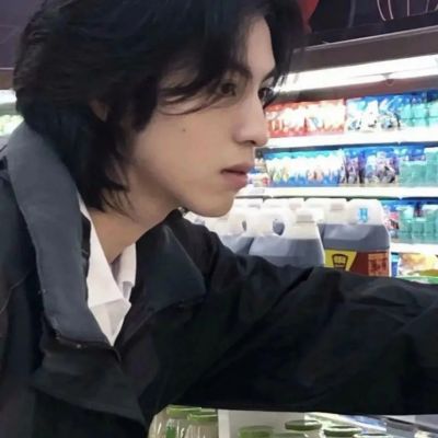 真人男生头像慵懒偏冷淡风图片