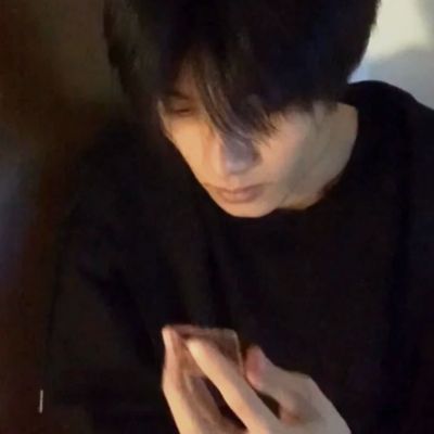 2025孤独男头图片