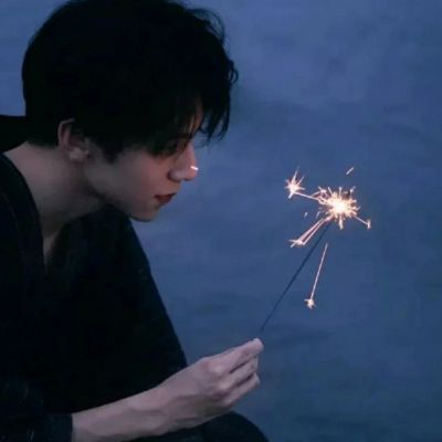 2025最火独一无二的头像情头图片