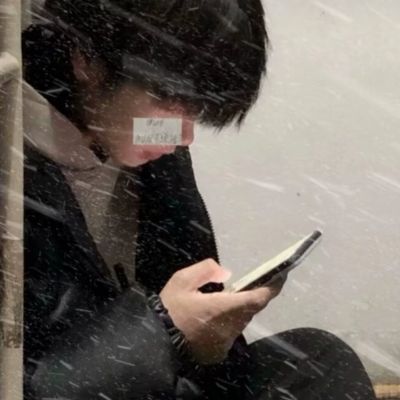 2025孤独男头图片