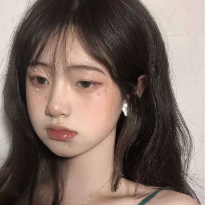 2025年时尚成熟女生的头像图片