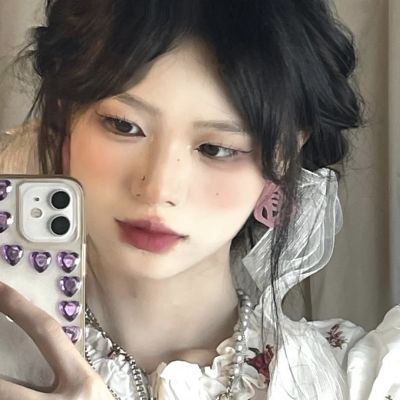 2025清新意境魅力真人女头图片
