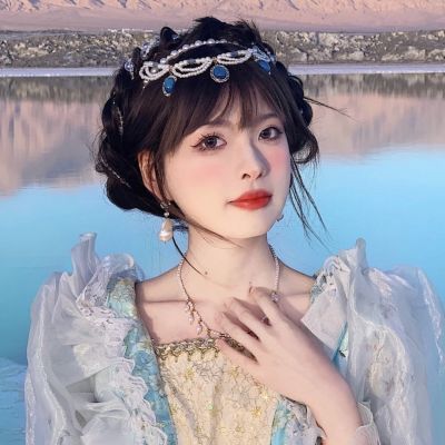 2025清新意境魅力真人女头图片