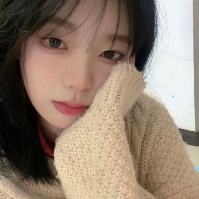 2025年时尚成熟女生的头像图片