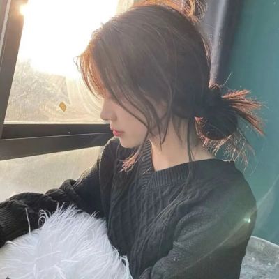 最火潮流头像2025好看女头图片