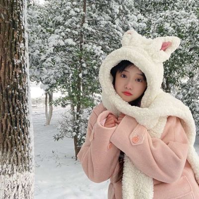 冬天雪地帽子女生头像