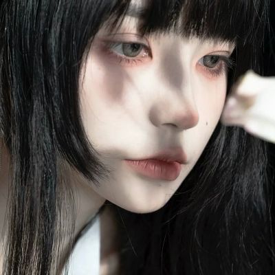 微信头像高级感高冷女生高清图片