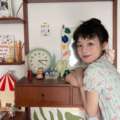 女生复古怀旧文艺头像图片高清好看