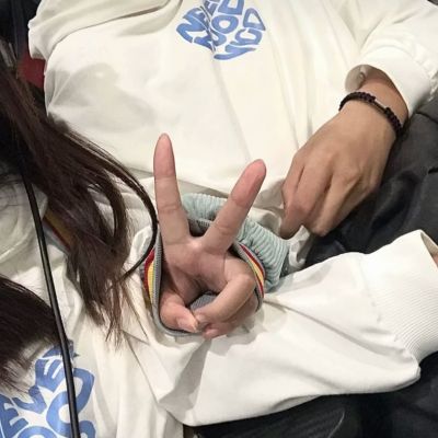 2025新版情侣头像一对两张真人高清图片