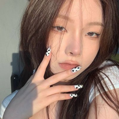 2025头像图片真人女