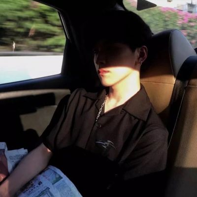 2025男生最火微信头像图片超酷真人