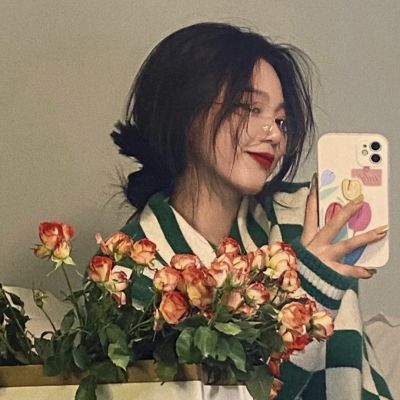 高级捧花女生头像