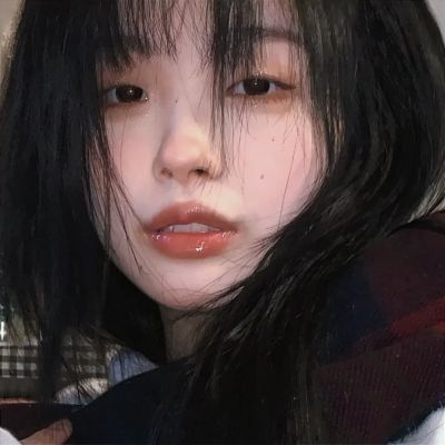 女生真人头像图片近脸