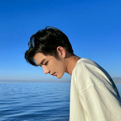 气质头像高级男生真人ins风格图片
