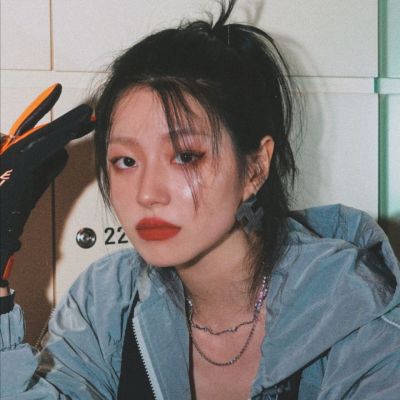 女生真人照片头像酷酷