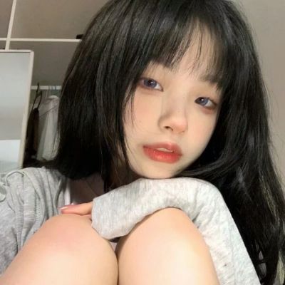 2025单人真人小众时尚女头图片