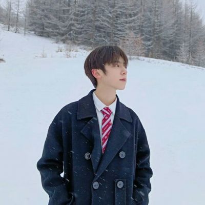 气质头像高级男生真人ins风格图片