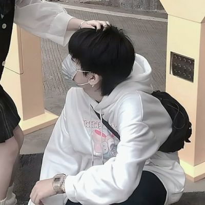 新出的情侣头像真人
